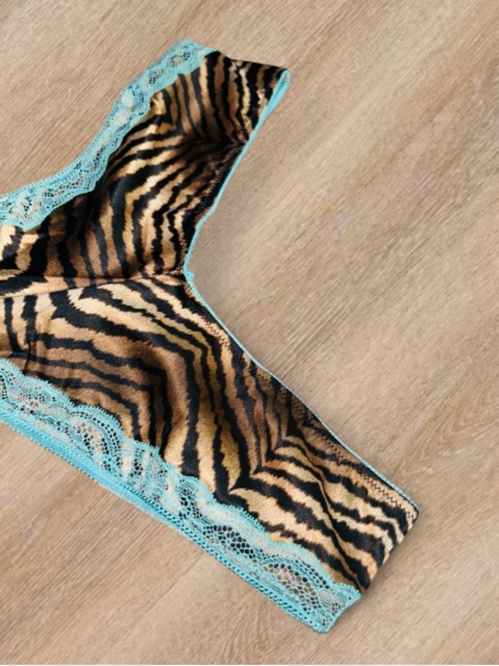🆕🐅 Tease Tiger Stripe Cheeky Panty Victoria’s Secret Small NWT - Picture 6 of 9